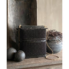 Coffret en perles de rocaille noires et bambou 25 cm en situation