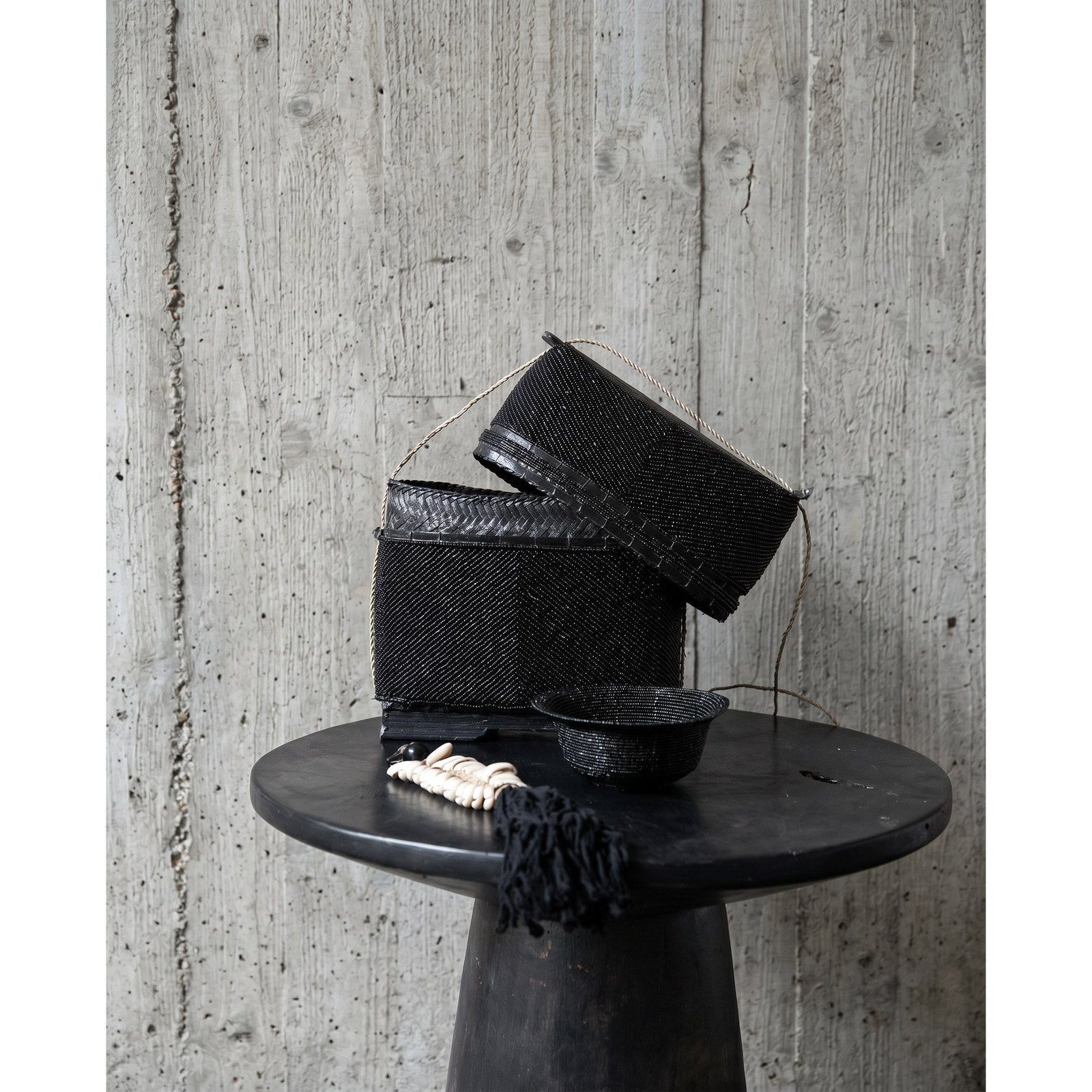 Coffret en perles de rocaille noires et bambou 25 cm, vue 3
