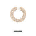 Collier de cauris Papua sur socle 30 cm