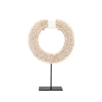 Collier de cauris Papua sur socle 30 cm