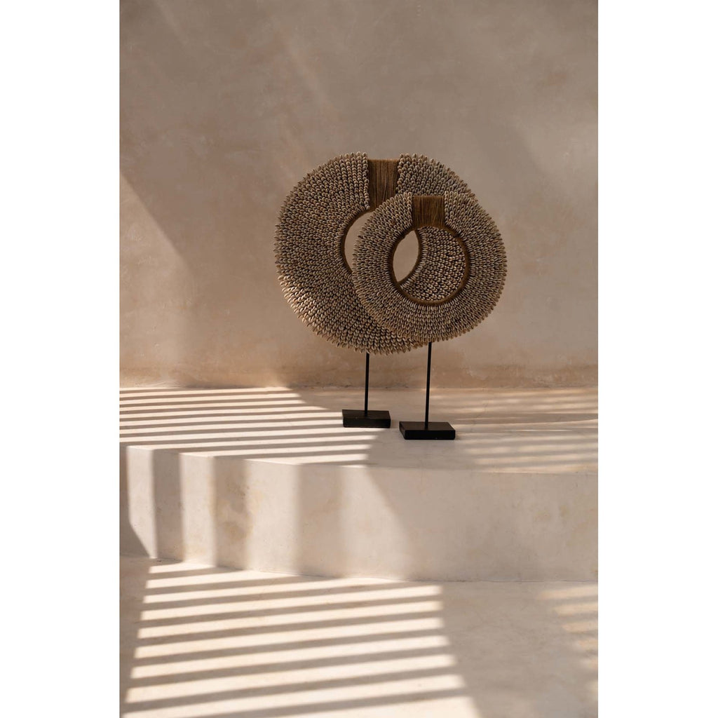 Collier de cauris Réunion sur socle 40 cm, vue 3