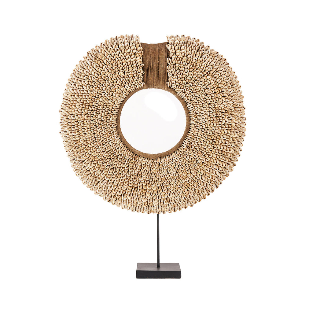 Collier de cauris Réunion sur socle 40 cm