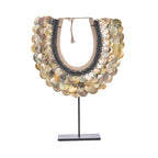 Collier de nacre Clam Couture sur socle 30 cm