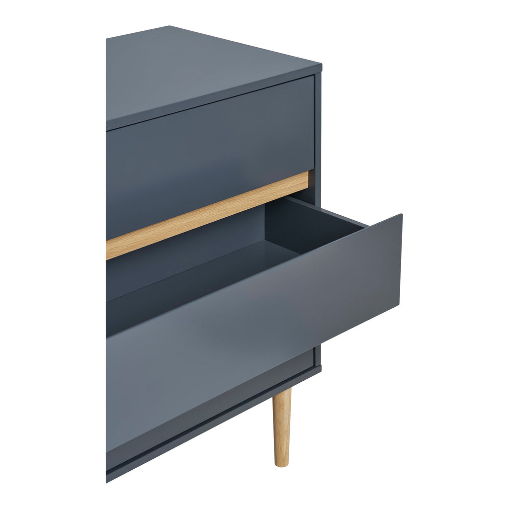 Détail tiroir ouvert poignée bois naturel commode Bisley laqué gris foncé