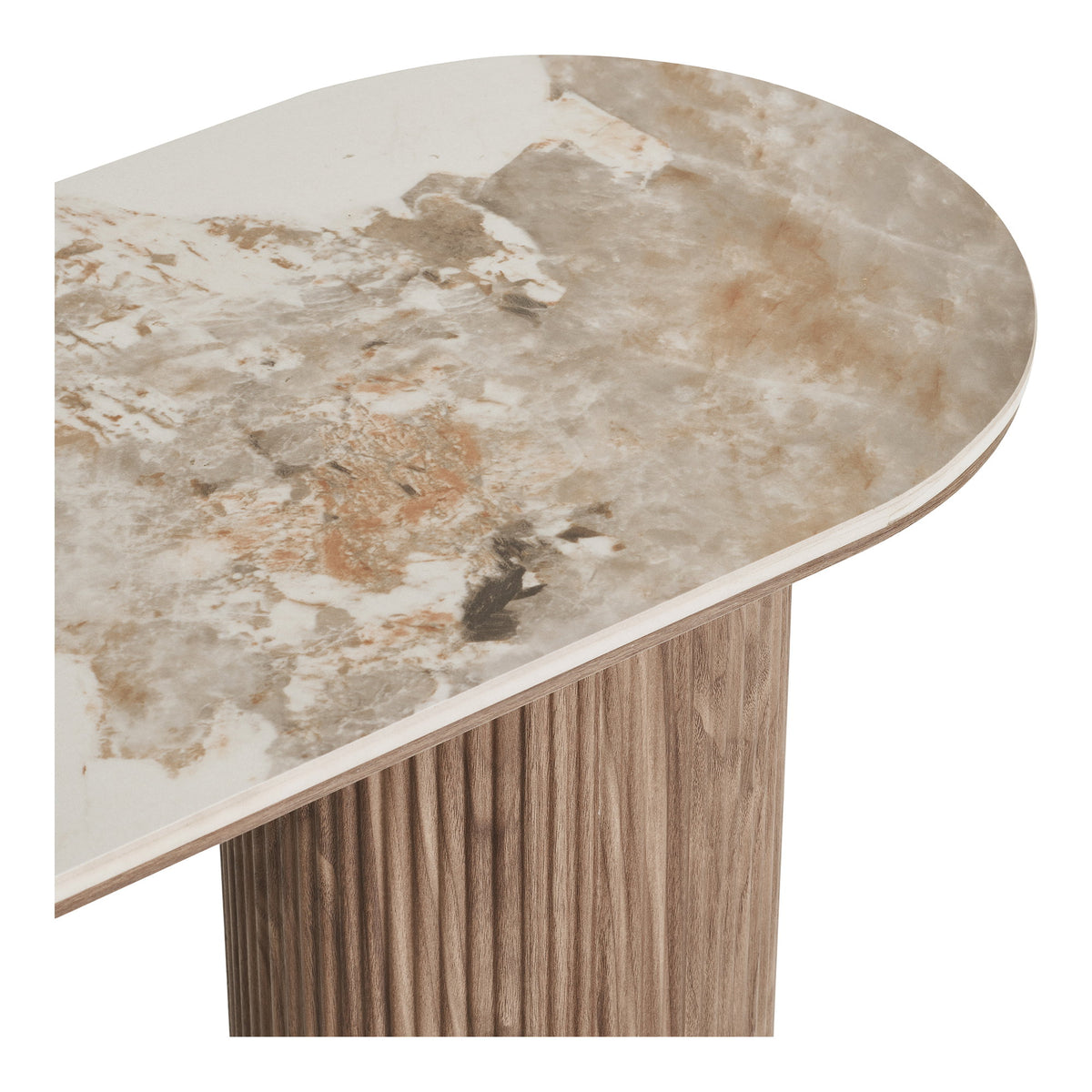 Détail du plateau en céramique de la console Athens avec son veinage beige et ocre