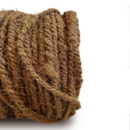 Gros plan sur la corde en fibre de coco 12 mètres torsadée aux fibres hirsutes