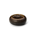 Coupe Donut en céramique brune vue de trois quarts avec son bourrelet émaillé et son fond moucheté de points dorés