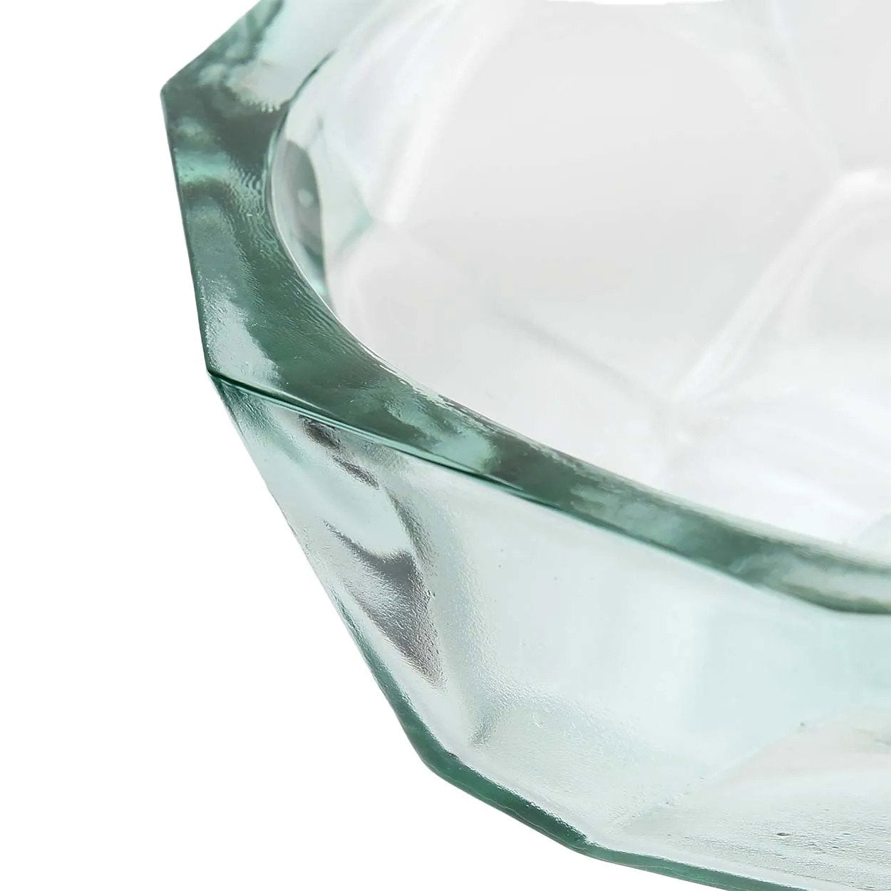 Coupe Origami en verre recyclé à facettes 25 cm en situation