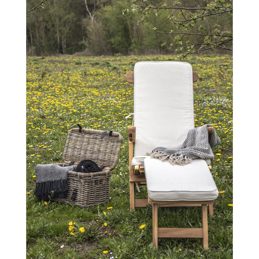 Coussin Arrecife blanc transat teck jardin vue de face prairie fleurie