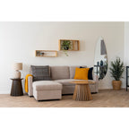 Coussin Santos ocre moutarde coton recyclé salon lumineux canapé beige parquet chevrons