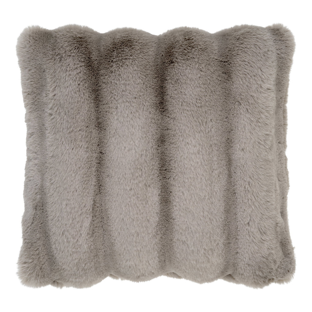 Coussin Galena fausse fourrure gris taupe 45x45 cm cannelures ondulées vue de face