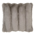 Coussin Galena fausse fourrure gris taupe 45x45 cm cannelures ondulées vue de face
