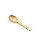 Cuillère à sel en laiton doré 7 cm en situation
