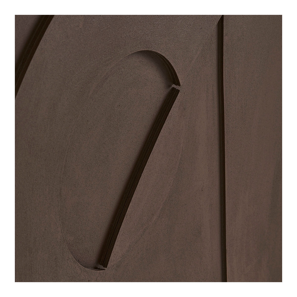 Détail du relief de l'Isabella N°2 cercle traversé d'une diagonale et arêtes découpées