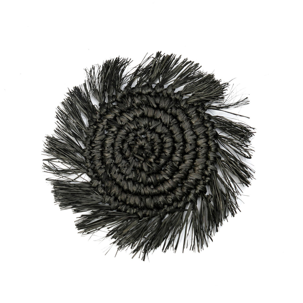 Dessous-de-verre en raphia noir à frange 16 cm