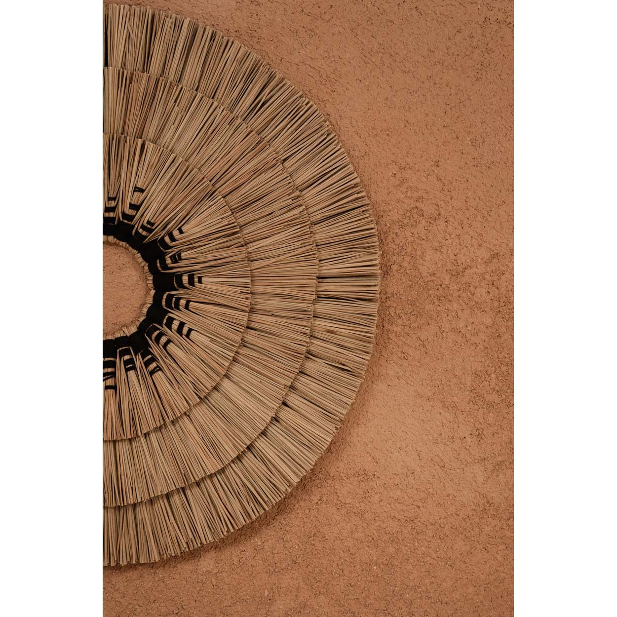 Disque mural Mengdong en herbe tressée 75 cm bague noire, vue 3