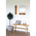 Étagère Ember bambou en ambiance entrée nordique avec banc bambou patère miroir organique