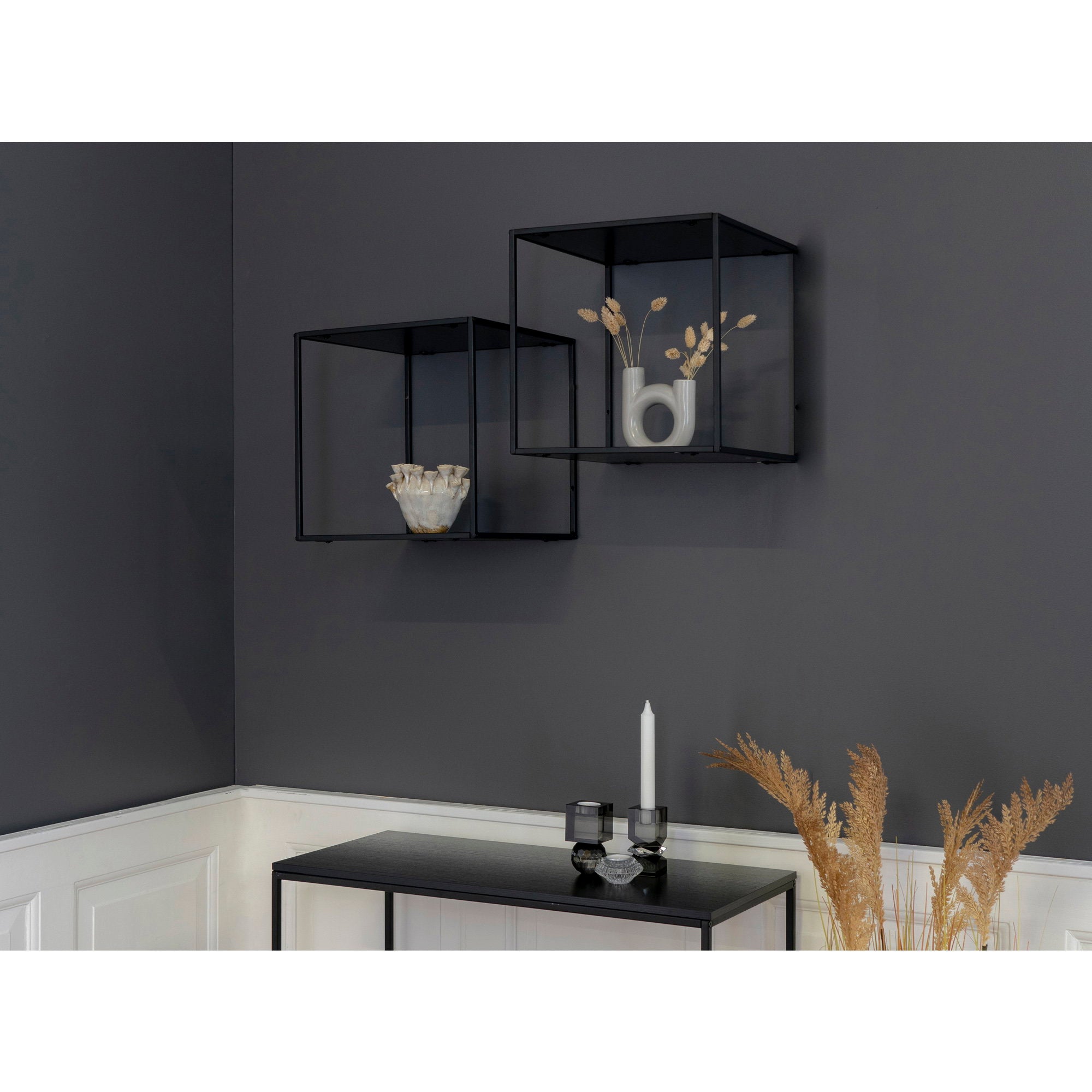 Composition deux cubes Vita noir mur anthracite ambiance salon avec table basse