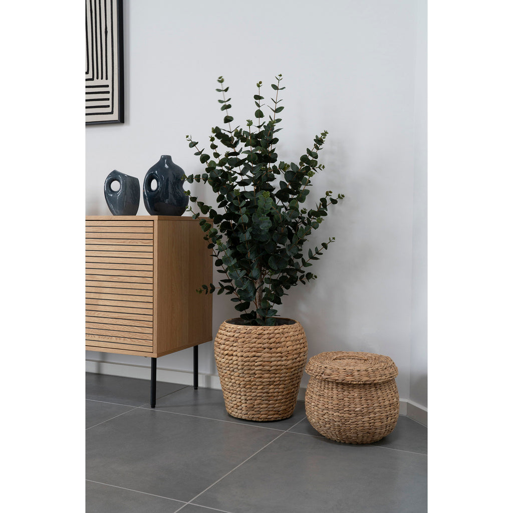 Arbre artificiel eucalyptus dans cache-pot rotin décoration salon scandinave