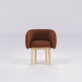 Fauteuil de table Nido en chêne et tissu rouille vu de face