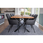 Fauteuils Harbo noir et cognac autour table noire décoration contemporaine