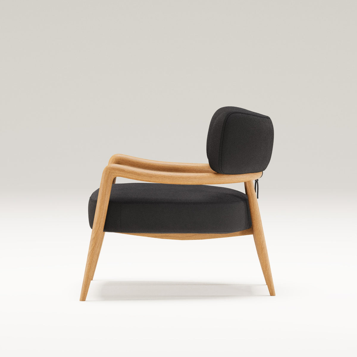 Fauteuil lounge Botero en chêne et cuir graphite vu de profil