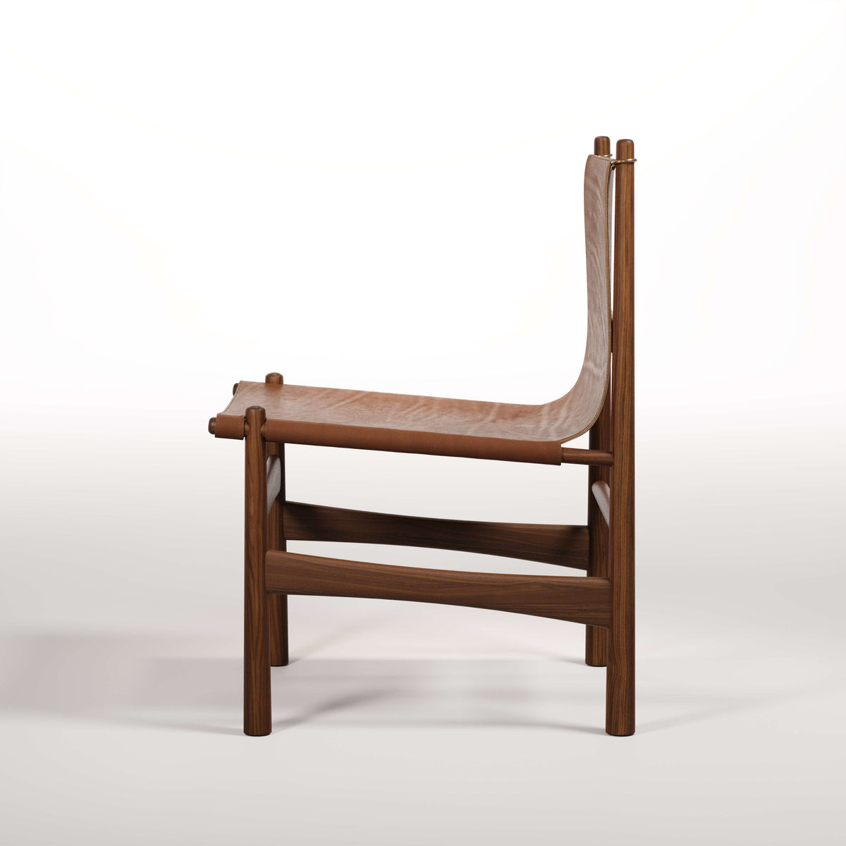 Fauteuil lounge Nook en noyer et cuir noisette vu de profil