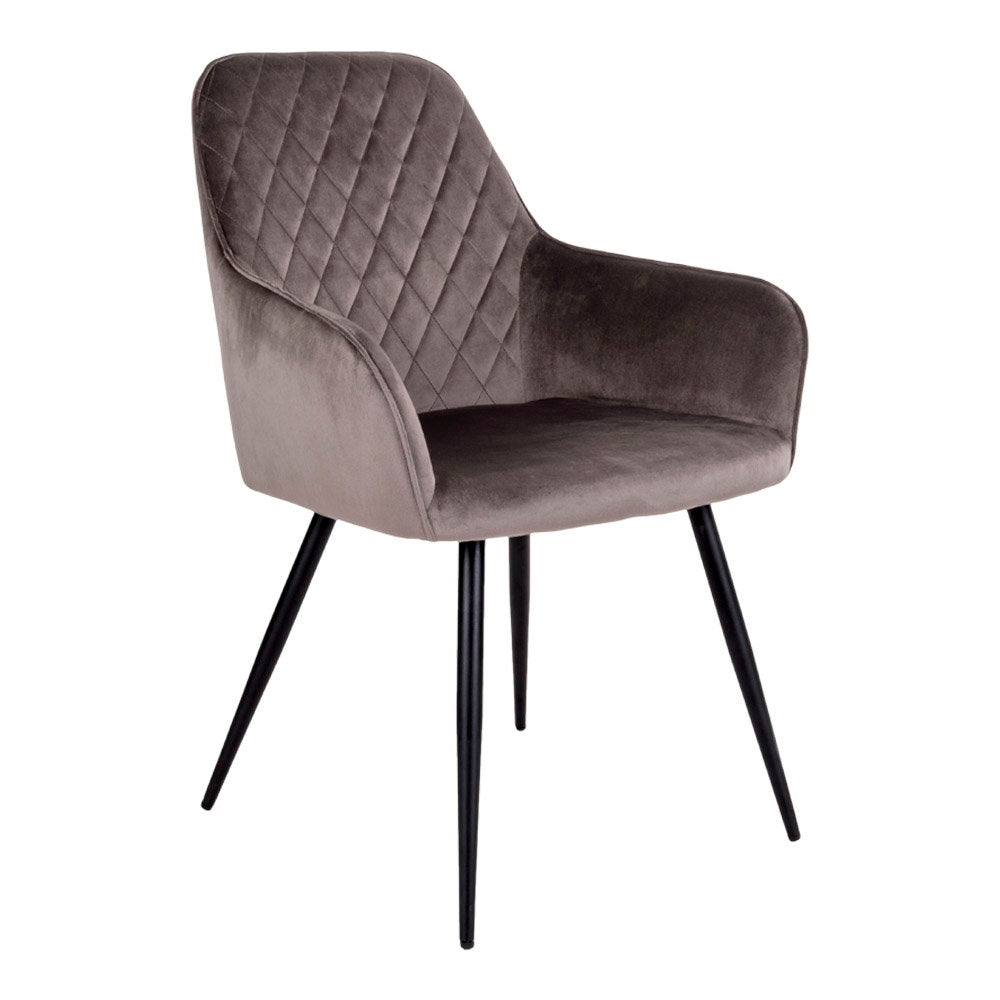 Fauteuil de table Harbo en velours mushroom matelassé losanges avec pieds acier noir vue trois quarts