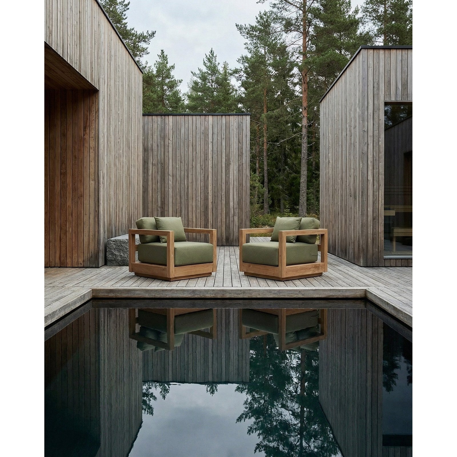 Fauteuil Umalas teck recyclé et coussins verts en situation