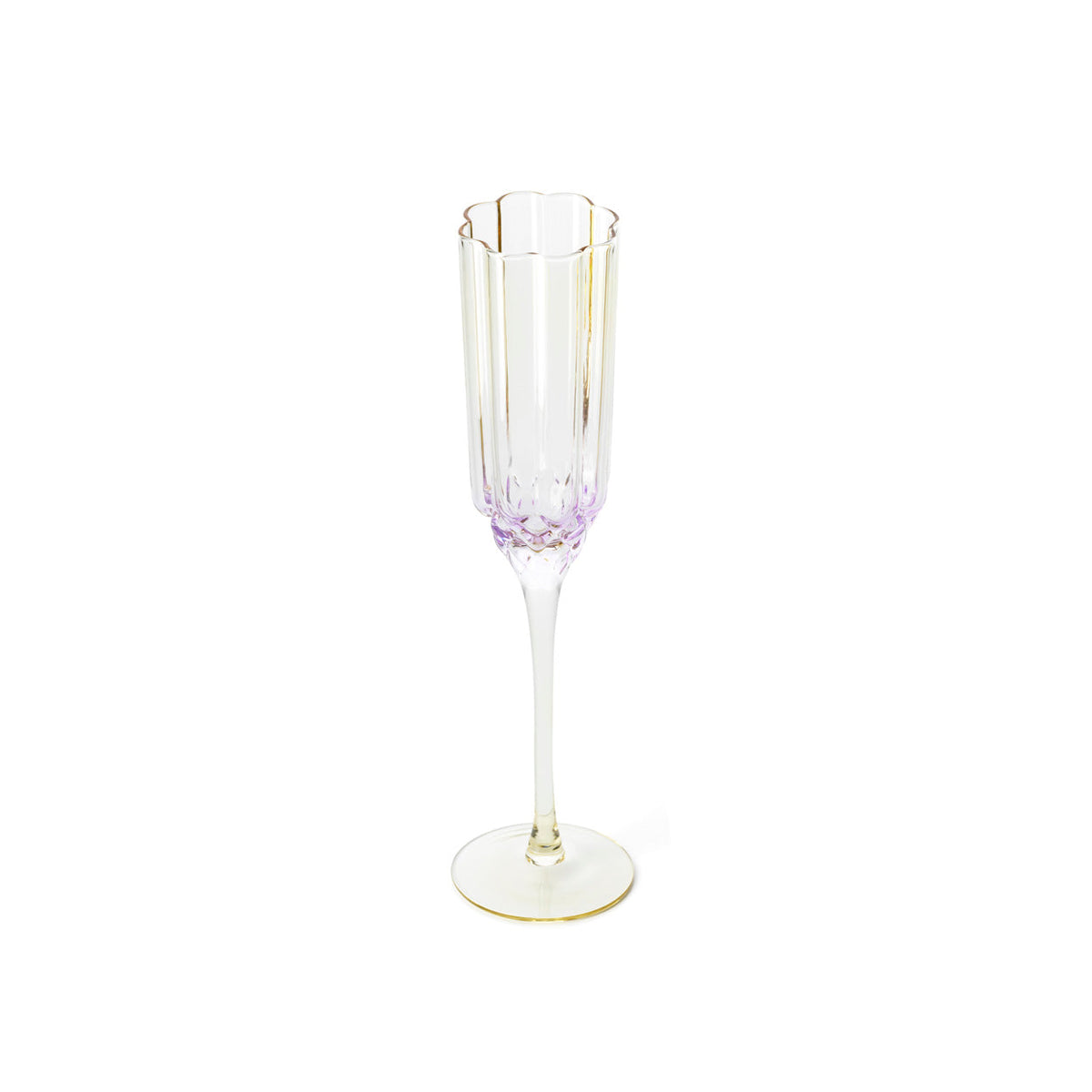 Flûte à champagne en verre côtelé vue en plongée avec son bord festonné et son pied bordé de doré