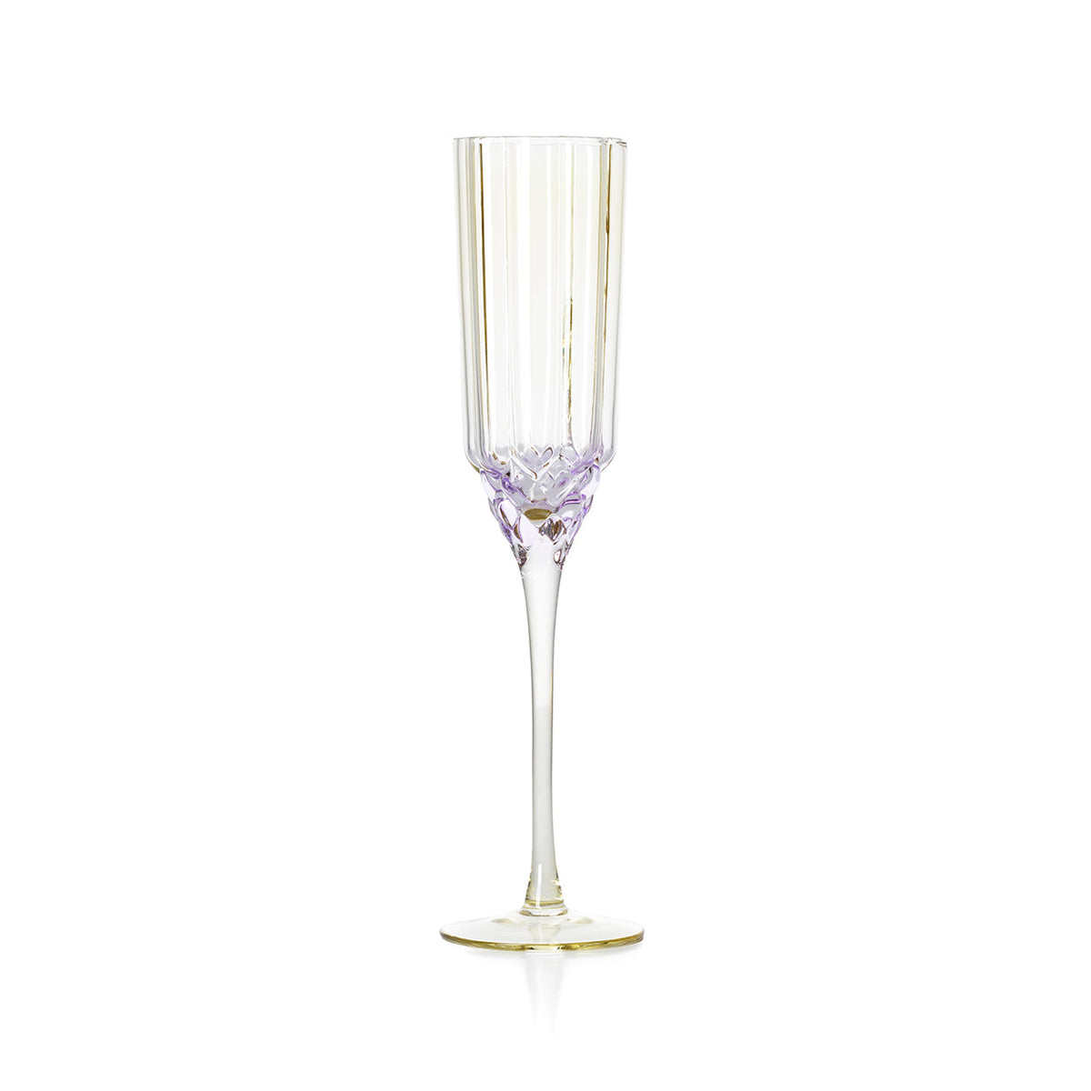 Flûte à champagne en verre côtelé vue de face avec sa base de coupe lilas et son pied aux reflets dorés