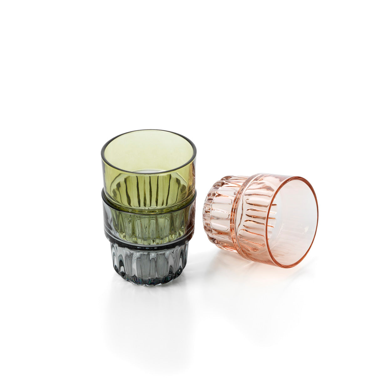 Gobelet empilable à facettes en verre gris fumé, vue 6