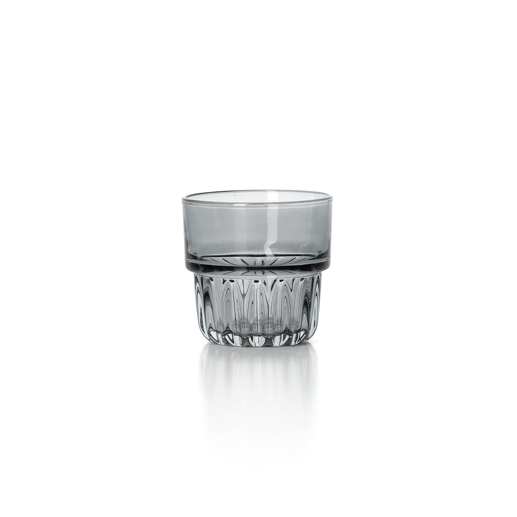 Gobelet empilable à facettes en verre gris fumé