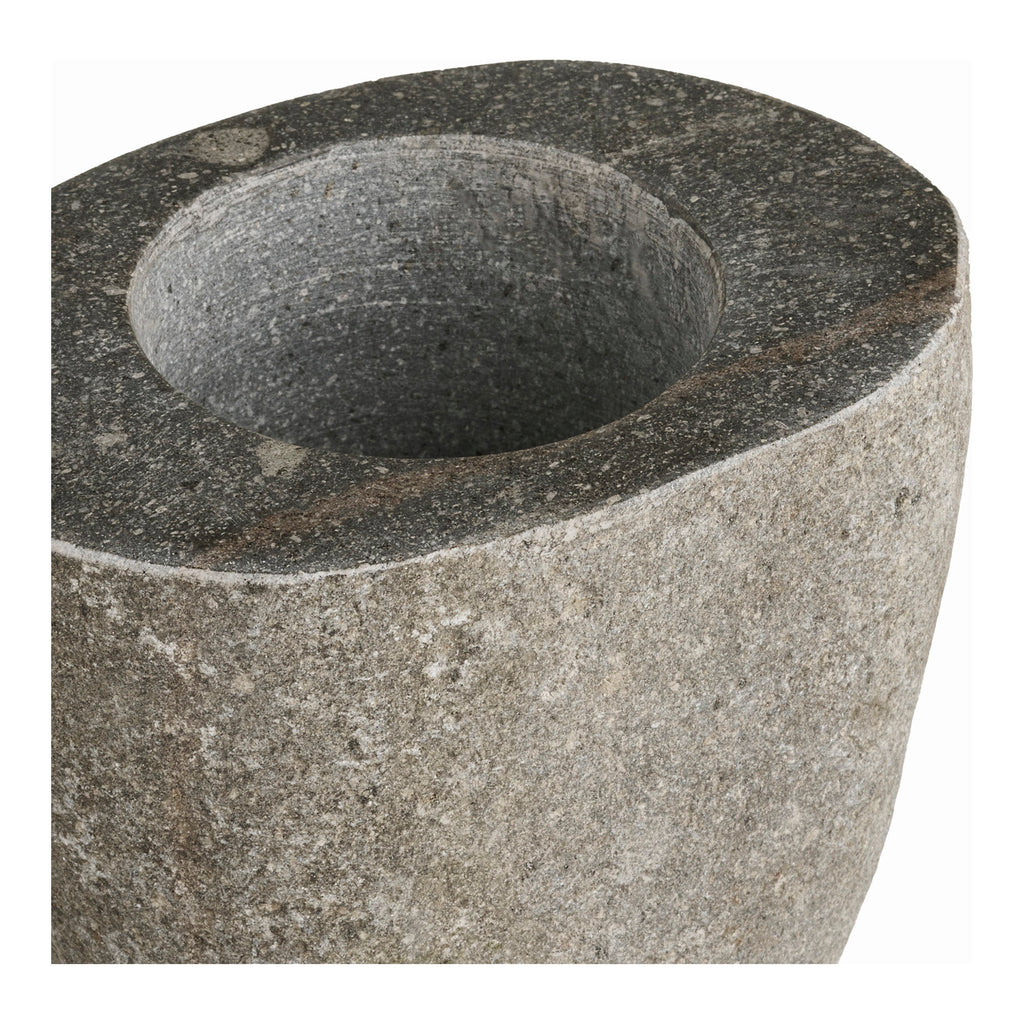 Détail creux intérieur gobelet Gara pierre rivière naturelle taillé main gris ardoise