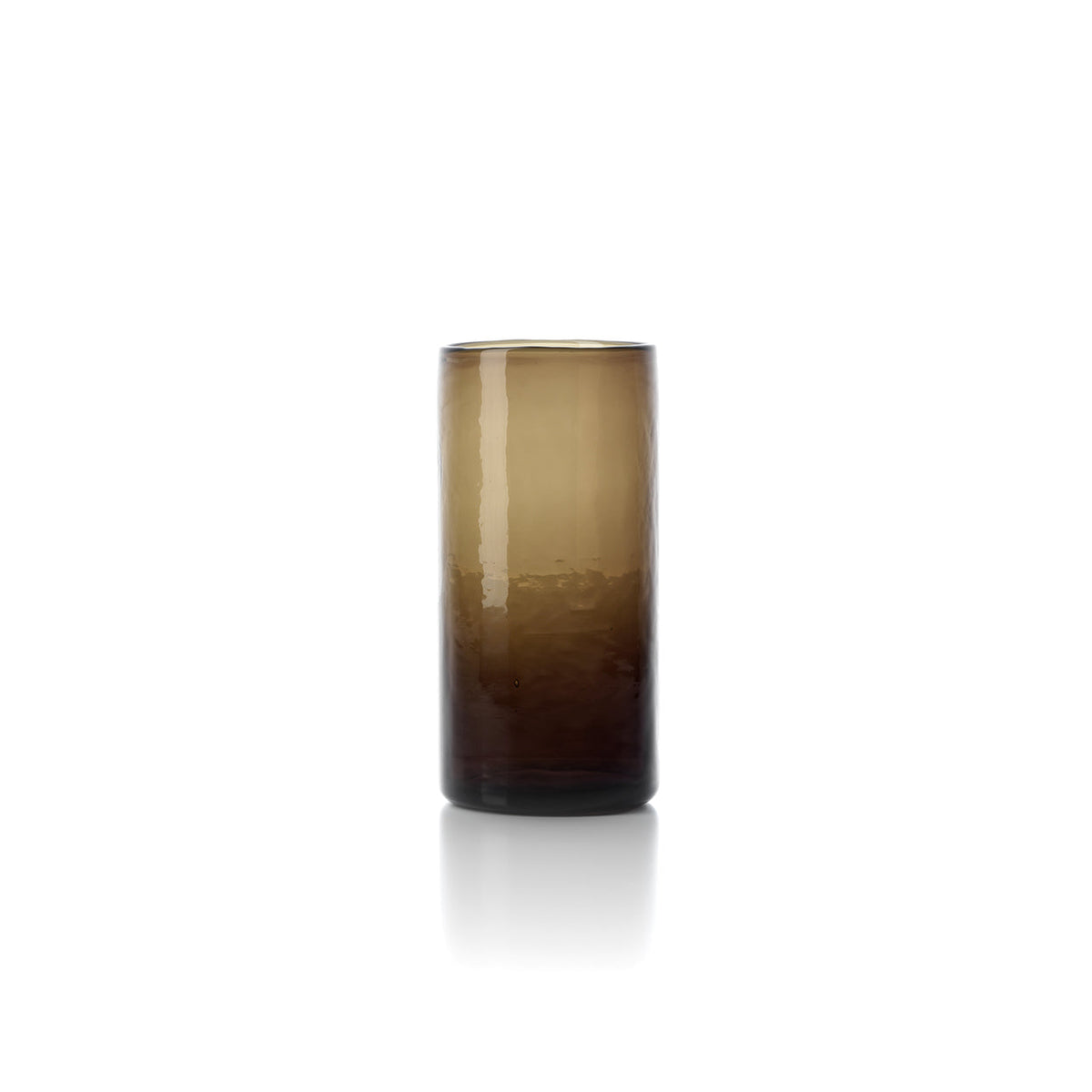 Gobelet soufflé H 13 cm en verre brun fumé à paroi cylindrique vu de face