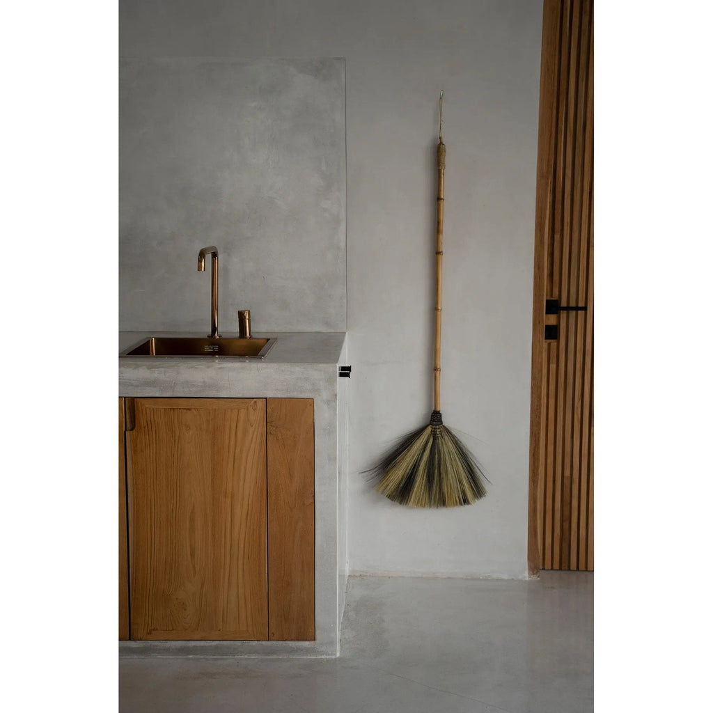 Grand balai décoratif en herbe noire et blonde 130 cm, vue 4