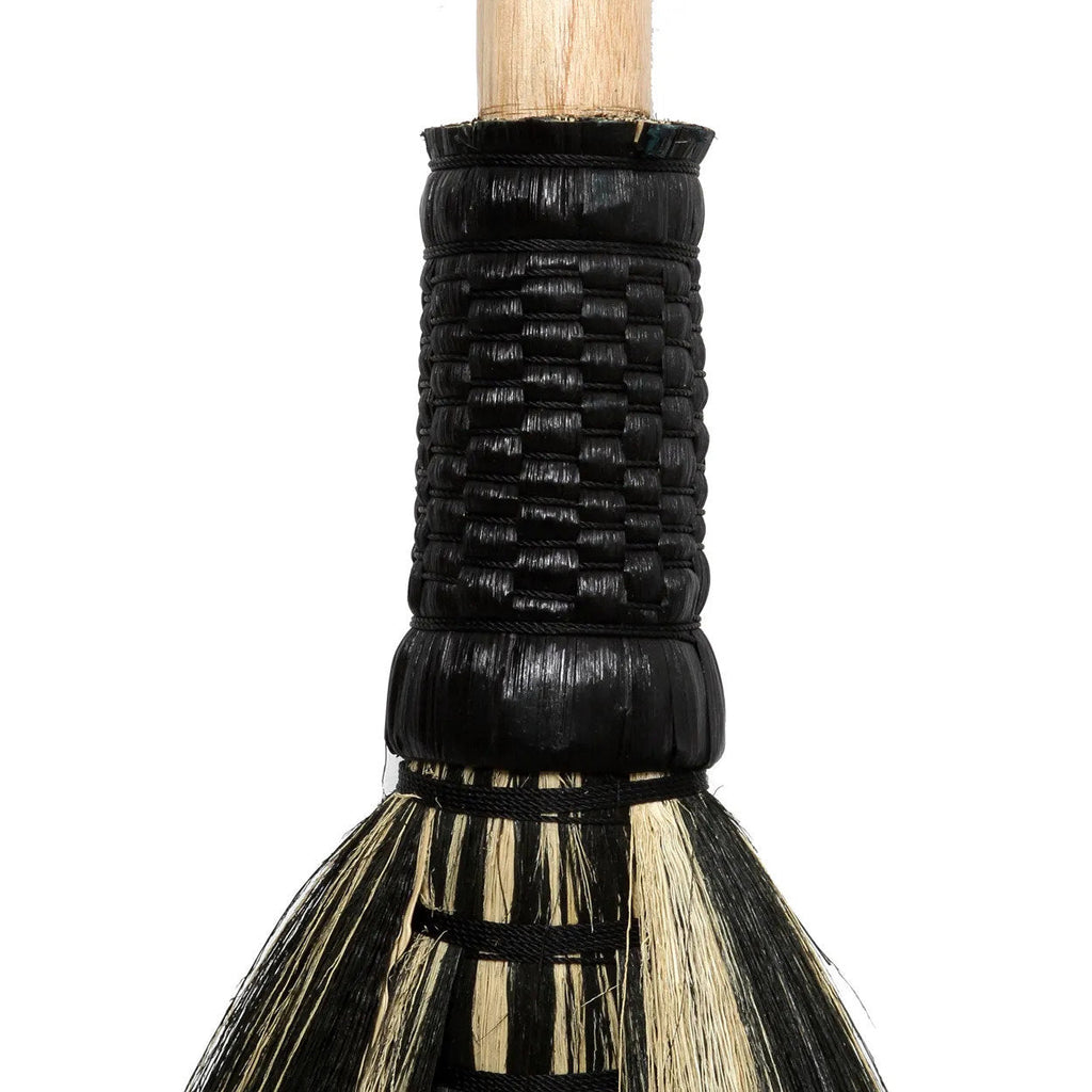 Grand balai décoratif en herbe noire et blonde 130 cm, vue 8