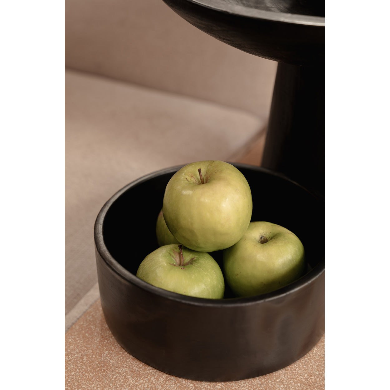 Grand saladier cylindrique en terre cuite noircie 20 cm, vue 3
