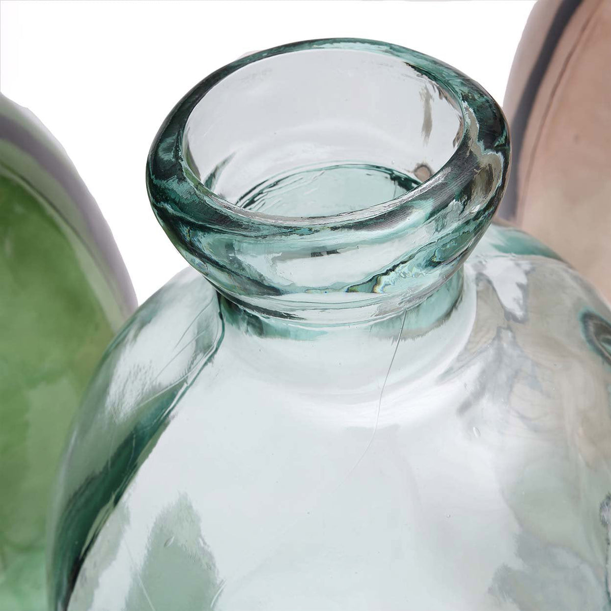 Col du vase Jinsuo en verre transparent entre une version verte et une version rosée