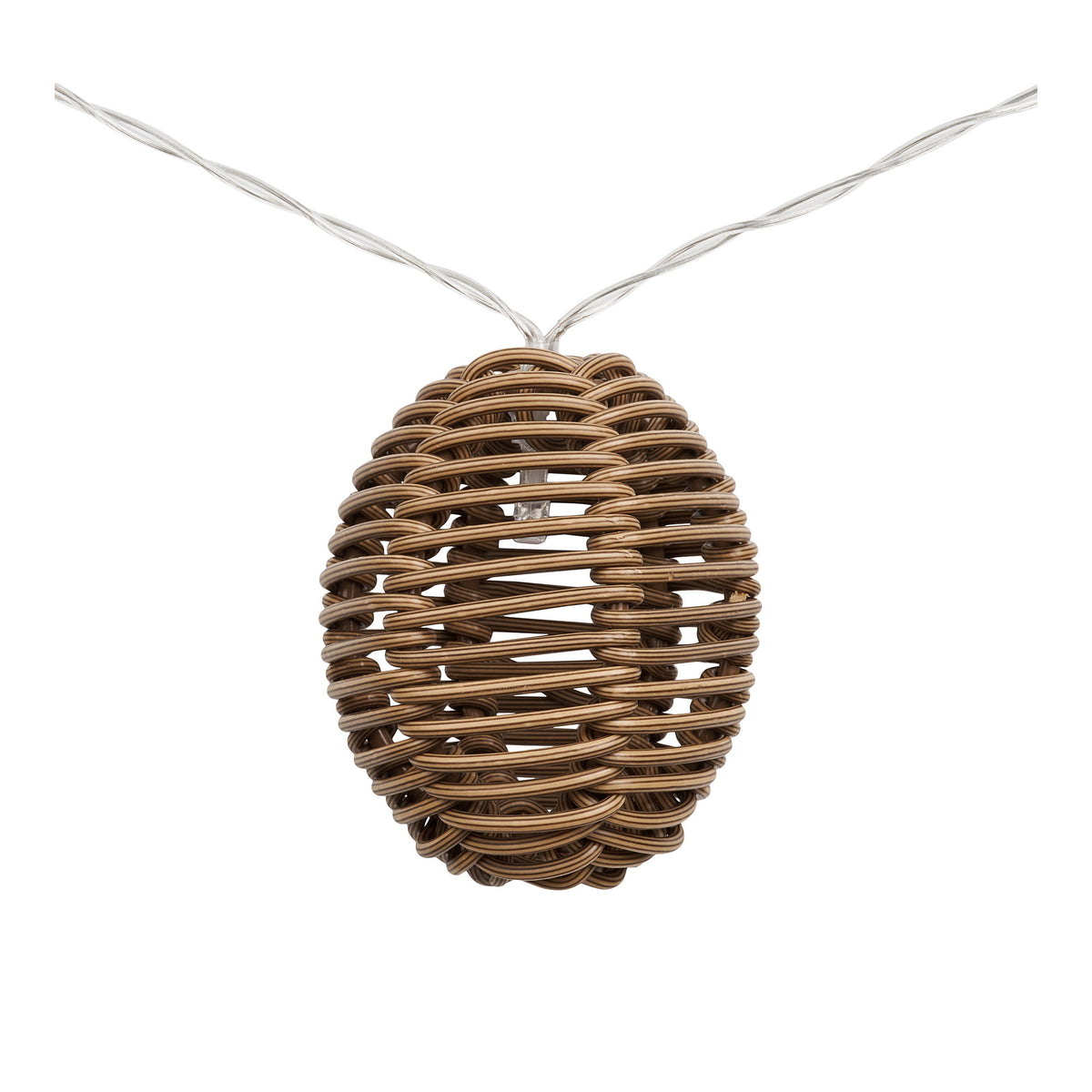Détail d'une boule ovale effet rotin de la guirlande Carlisle et de sa LED