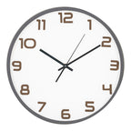 Horloge murale Greenwich vue de face boîtier gris cadran blanc et chiffres en relief effet bois
