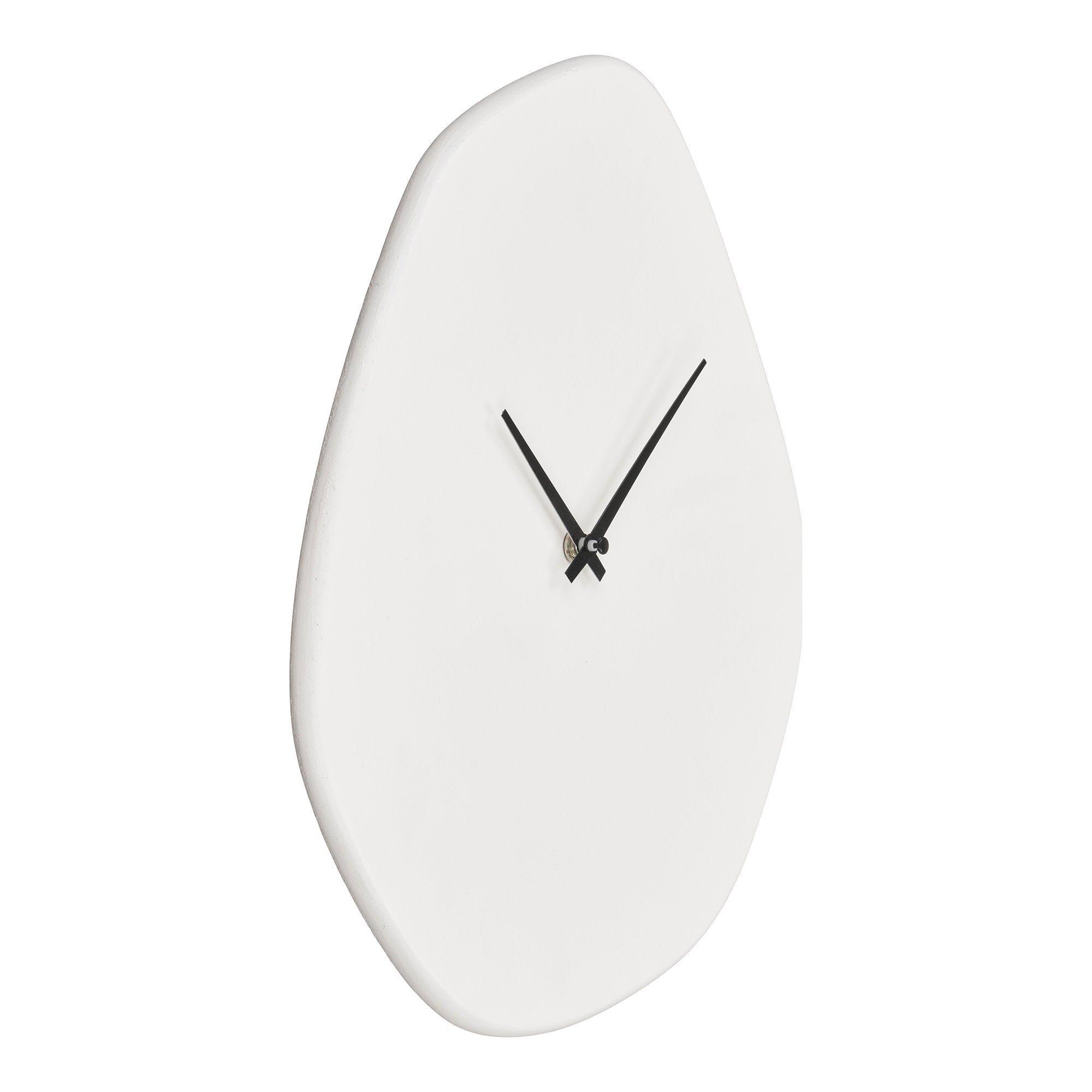 Horloge Vienna ciment off-white forme organique asymétrique aiguilles noires vue trois quarts