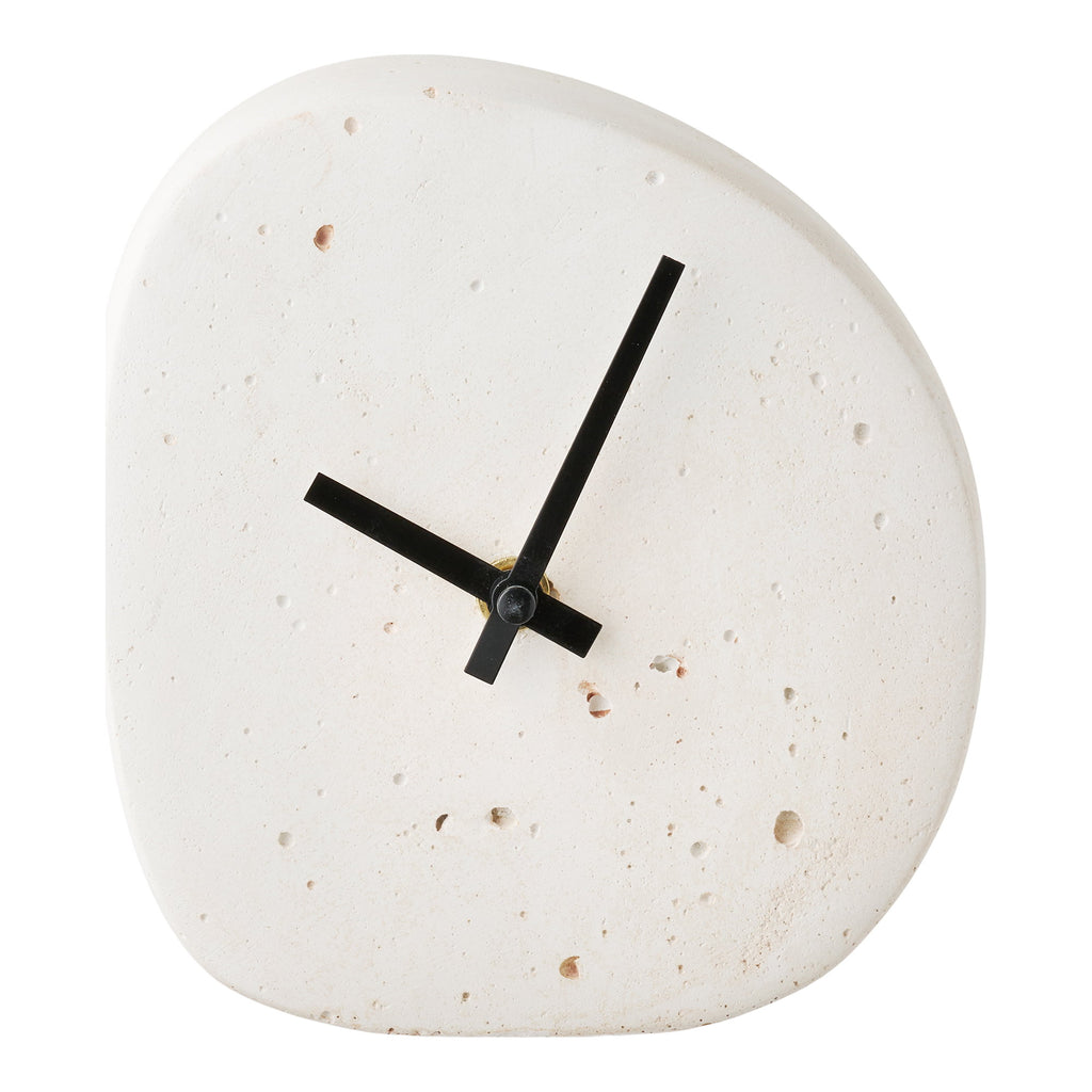 Horloge à poser Linz ciment blanc forme organique aiguilles noires silencieuse 14x15 cm face