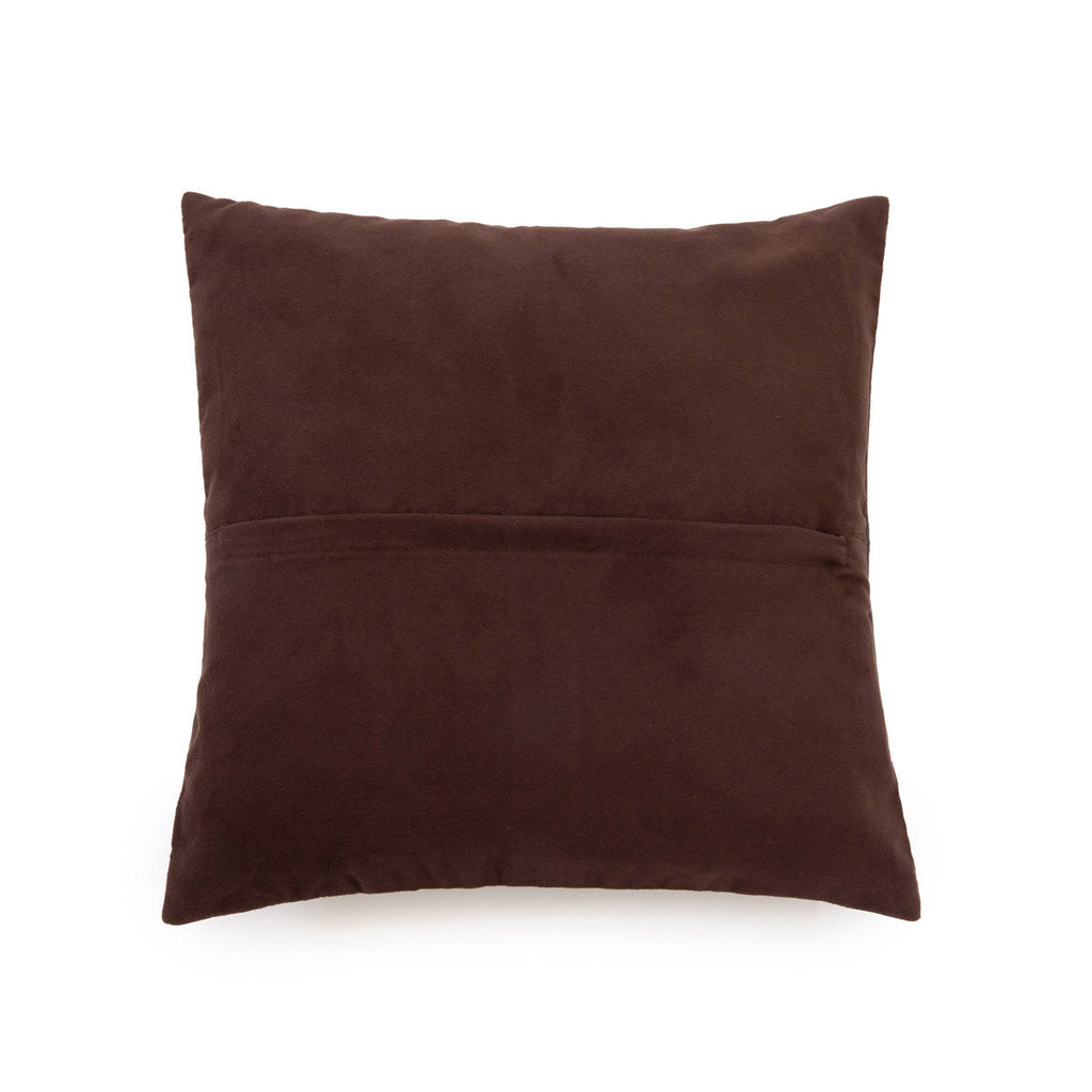 Housse de coussin en cuir chocolat à quatre panneaux 40x40 cm en situation