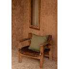 Housse de coussin Minty Fresh en lin vert sauge 50x50 cm en situation