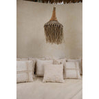 Housse de coussin Nomad en coton écru et coquillages 50x50 cm en situation
