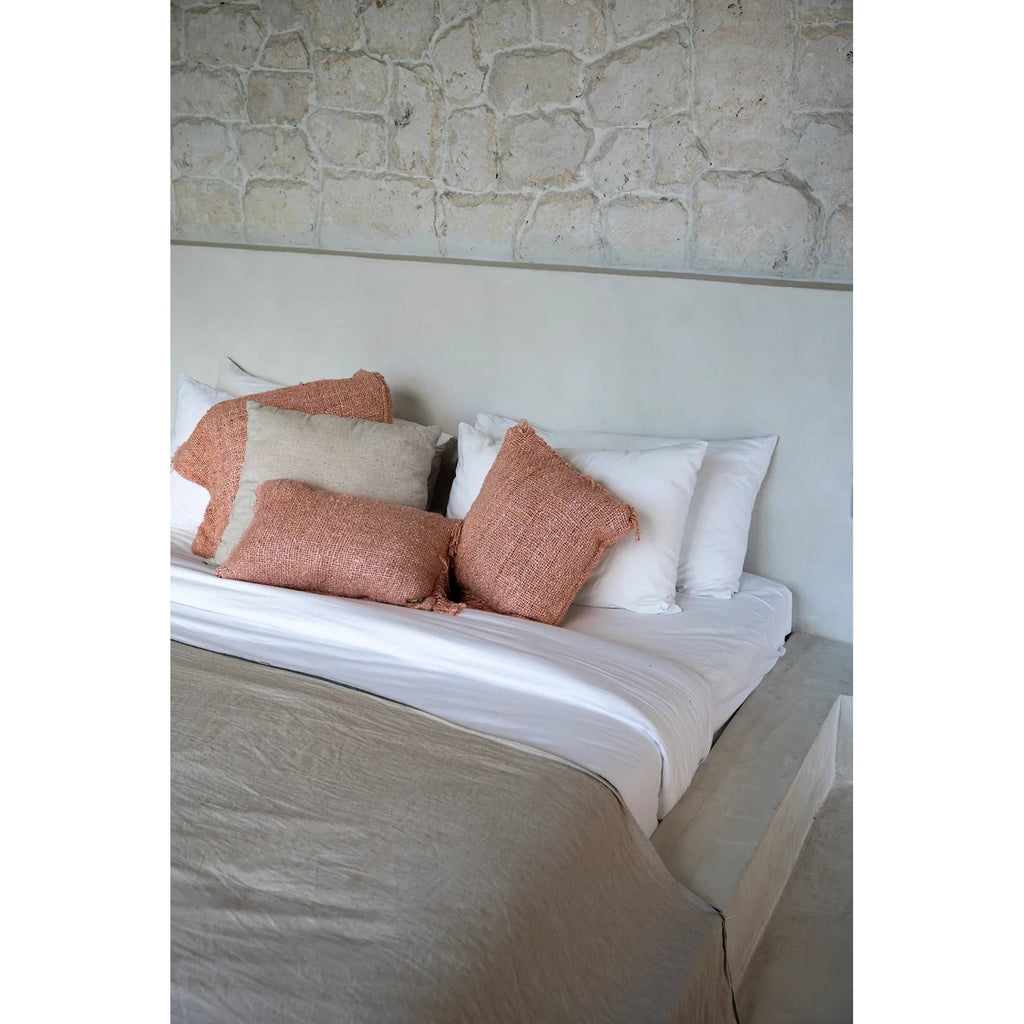Housse de coussin Oh My Gee en coton rose saumon 30x50 cm, vue 4