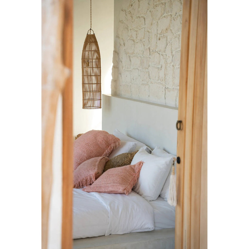 Housse de coussin Oh My Gee en coton rose saumon 40x40 cm en situation
