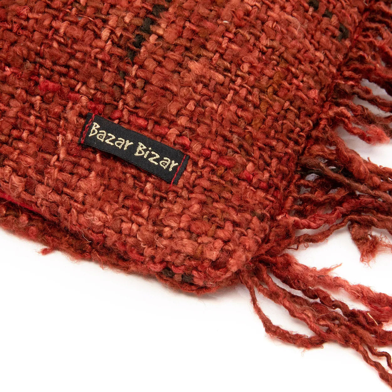 Housse de coussin Oh My Gee en coton rouge brique 60x60 cm en situation