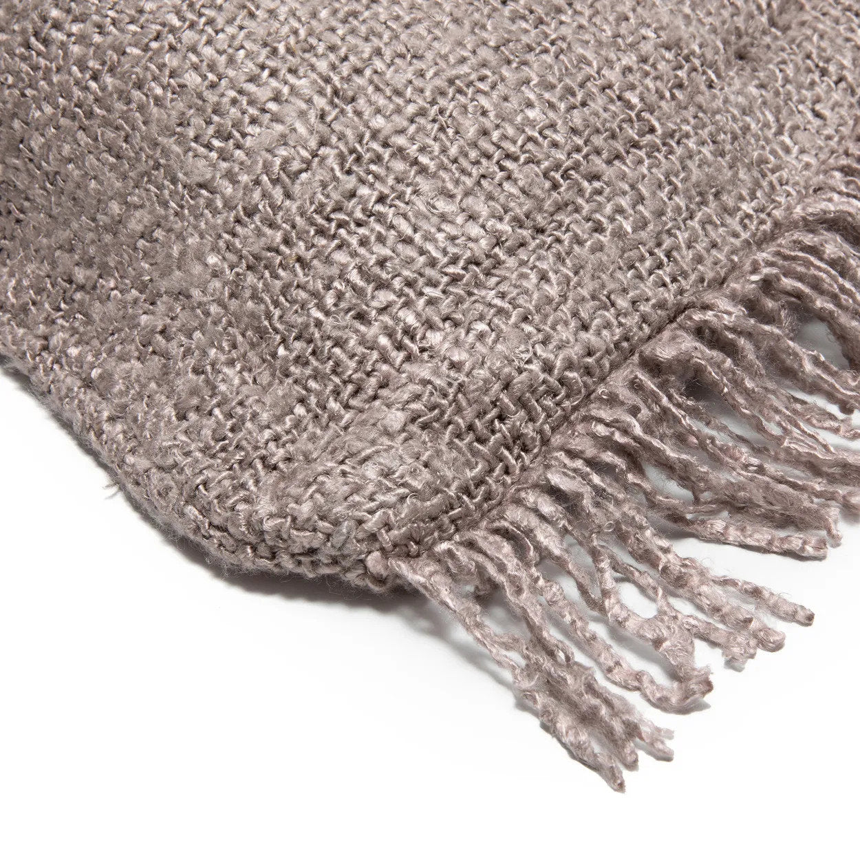 Housse de coussin Oh My Gee en coton vieux rose 60x60 cm en situation